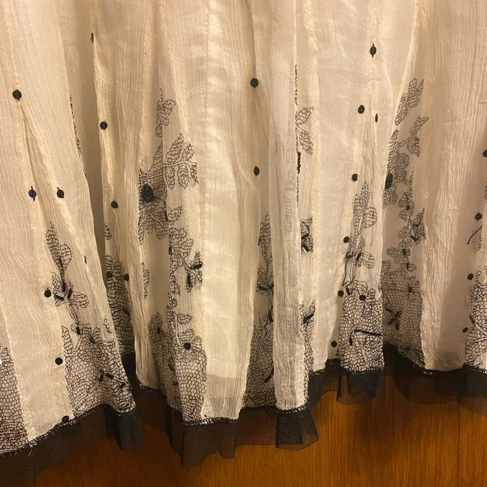 Forever 21 Cream and Black Floral A-Line Skirt - Picture 9 of 9